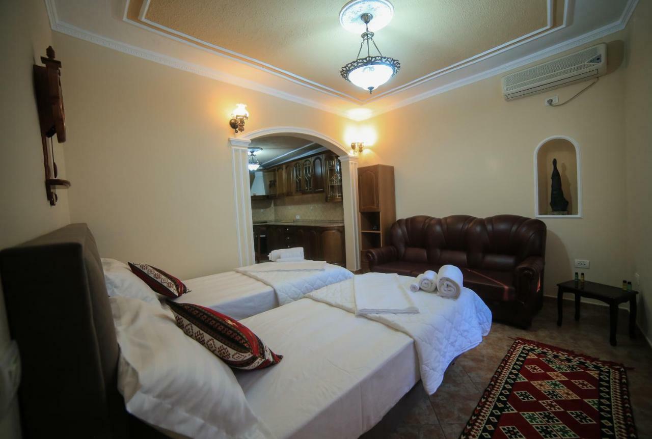 Kaloshi Villa กรูเยอ ภายนอก รูปภาพ