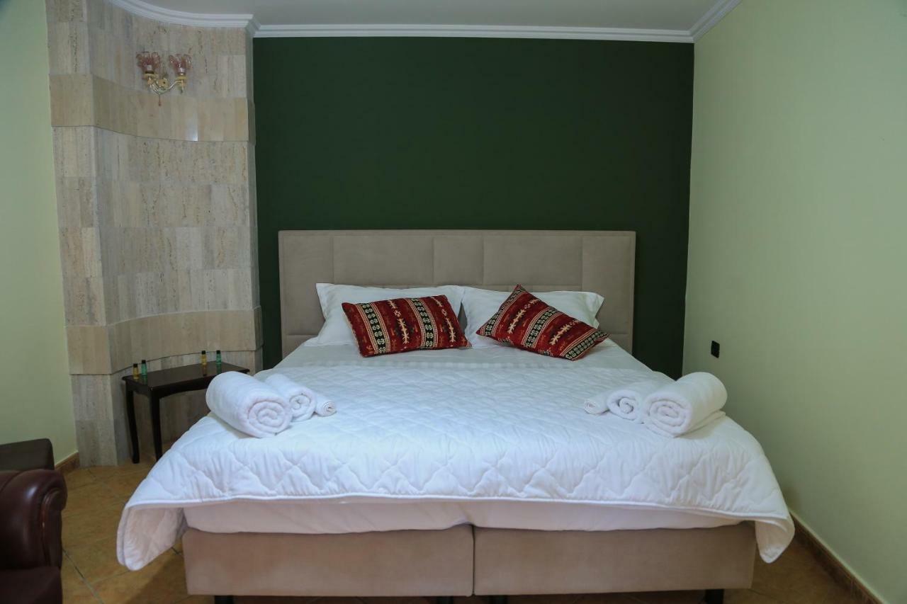 Kaloshi Villa กรูเยอ ภายนอก รูปภาพ