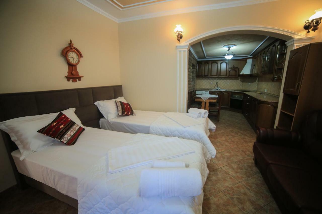 Kaloshi Villa กรูเยอ ภายนอก รูปภาพ